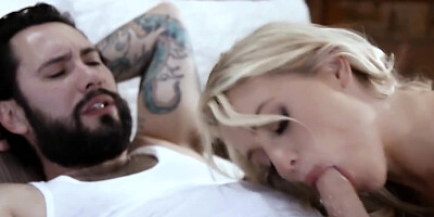 Natural blonde with thick booty rides lover's prick in bed