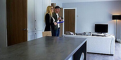 Alessa Savage, Amber Jayne - Hard Sell