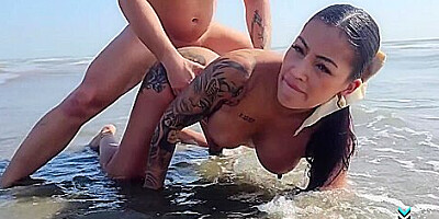 Colombians Have Sex On A Public Beach - Mariana Martix And Logan Salamanca