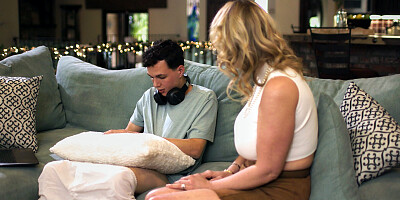 Big boobs blonde getting screwed in a very intense movie