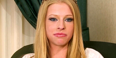 After talking dirty in an interview naughty Avril Hall decided to prove her immense kinkiness