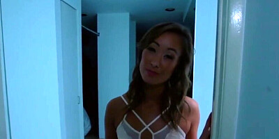 Slutty MILF's adorable face is not her best feature even