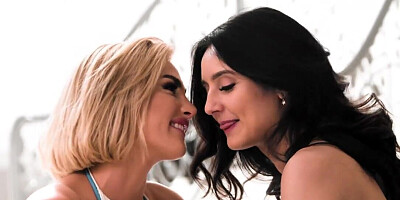 Romantic lesbianism with a brunette and a blonde babe