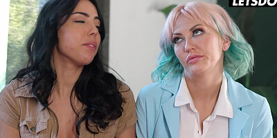 TOP 5 TRY NOT TO CUM LESBIAN COMPILATION! JUICY LESBIAN PUSSY - A GIRL KNOWS