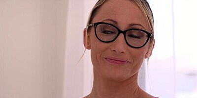 A Super Hot Massage Date with Busty Blonde MILF Sarah Taylor Complete with Happy Ending -S1:E1