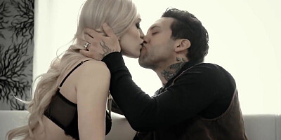 Girl with long eyelashes gets mouth and pussy fucked