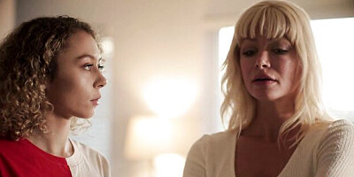 Dollish hottie's close up tribadism scene