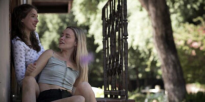 Khloe's brunette xxx