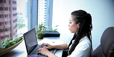 Flirtatious Sovereign Syre and Kira Noir - petite trailer - All Her Luv