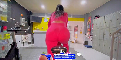 Mientras está en el gimnasio yo la espero en su habitación con mi dura polla Jenifer play