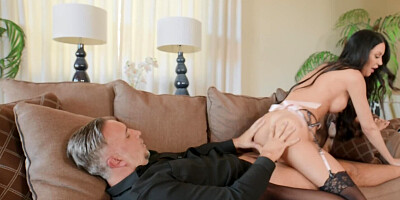 Gorgeos babe Jamie Michelle gets shagged in wild hardcore sene