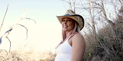 Kinky country girl getting her shaved pussy dicked
