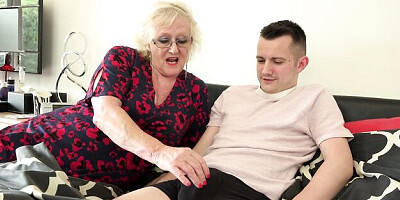 Queen bee's reality video by Aunt Judys XXX