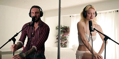 Dazzling Ivy and Quinton's blonde action