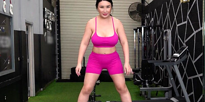 Milf shakes her round ass and big tits while exercising