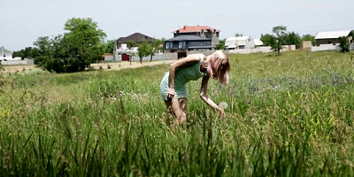 Playful Maria Rubio's babe action