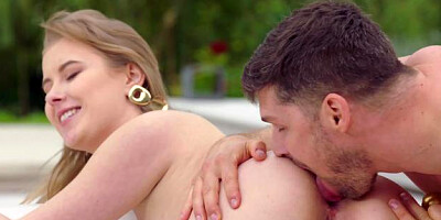 Vixen - Brunette Sloan Harper lusts gaping