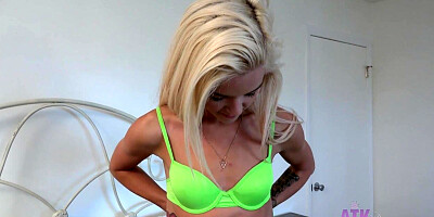 Strong orgasm makes solo girl moan during fingering