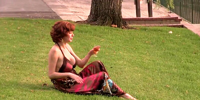 Bitch masturbates in broad daylight in the park