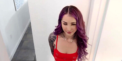 Edgy babe with tattoos is going to screw like crazy