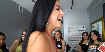 Kiki Klout and other girls are being interviewed by a babe