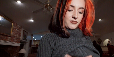 Pale redhead is showing off her nice fat botoom in POV