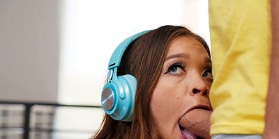Two gorgoeus teens are playing video games while fucking