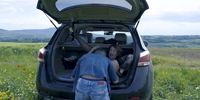 Charmer get pussy penetrated during car trip
