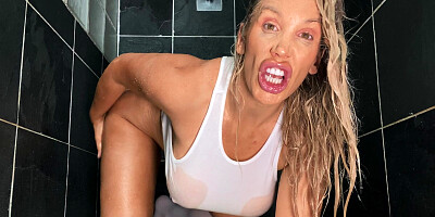 Blonde Rebecca More toys her mature pussy in supreme solo