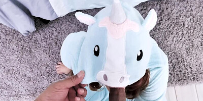 Playful stepdaughter sucks off her daddy's shaft