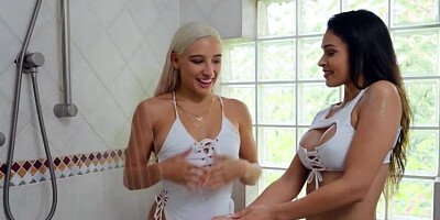 Finger-licking lesbian girlfriends are okay with threesome sex