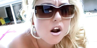 Pulchritudinous Roxy's cumshot sex