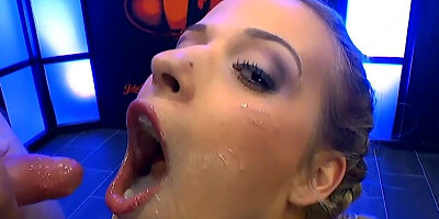 MILF enjoys group sex that mercies no hole