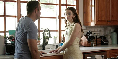 Energetic Reese Robbins and Reese - hairy pussy dirt - FAMILYxxx