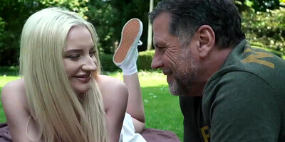 Blondie loves his wrinkles and outdoor fucking as well