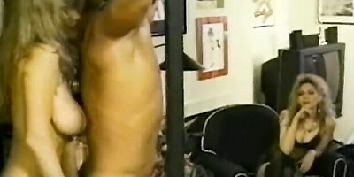 Come-hither hoochie's footjob scene