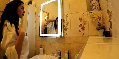 Nice-looking queen's reality trailer