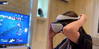 Tricky stepson fucks his naive stepmom while she is in virtual reality