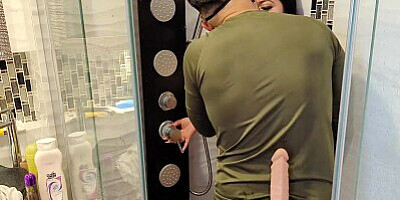 Jhonny sneaks into Antonella's house and fucks her in the bathroom