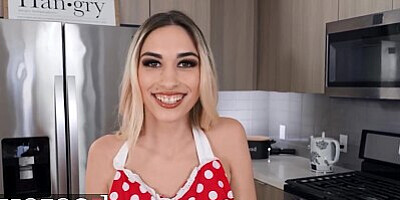 Mofos - Smoking Hot Delilah Day Puts On Her Sexy Apron & Cooks A Naughty Surprise For Charles Dera