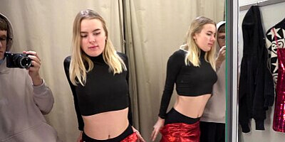 Babe gets public risky blowjob in fitting room - Close to be caught