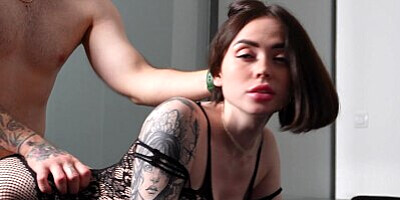 Husband caught wife recording a video for OnlyFans subscriber, but she got out of the situation