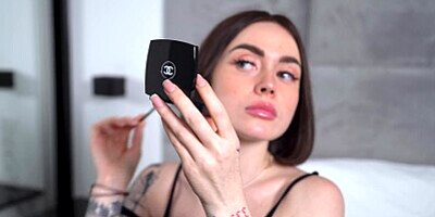 Husband caught wife recording a video for OnlyFans subscriber, but she got out of the situation