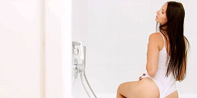 ULTRAFILMS Beautiful girl Vanessa Angel masturbating in the bathtub
