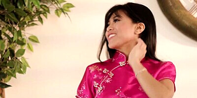 Kinky Spa - Business Has Been Slow At The Spa So Ember Snow Offers A Free Welcome Back Massage