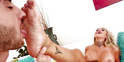 Sensual Stephanie Love's feet smut