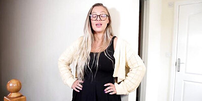 Exciting bird - teasing porn - Wank It Now