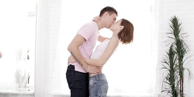 Fetching Dila at teenager (18+) scene