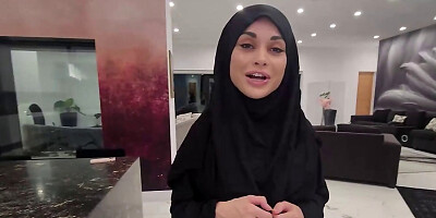Super hot hijabi babe surrenders herself to sin in a hotel room