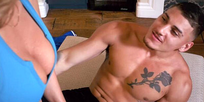MILFY - Curvy stepmom Richelle Ryan getting a facial handjob